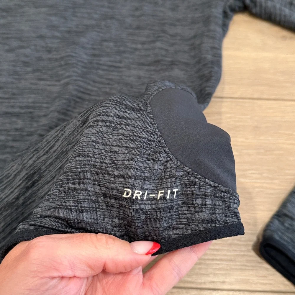 NIKE Gray Black Tech Fleece Waffle Knit Dri-Fit‎ Running Long Sleeve Top Size XS